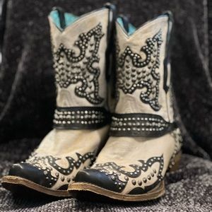 ***BRAND NEW*** Corral size 9 1/2